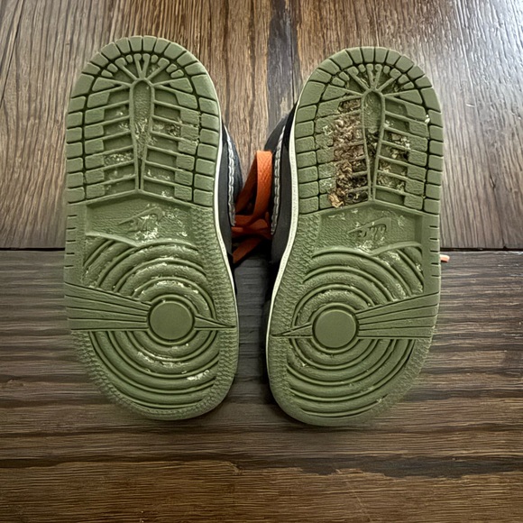 Lightly used Toddler Jordans need a new home! Size 7c - Picture 2 of 6